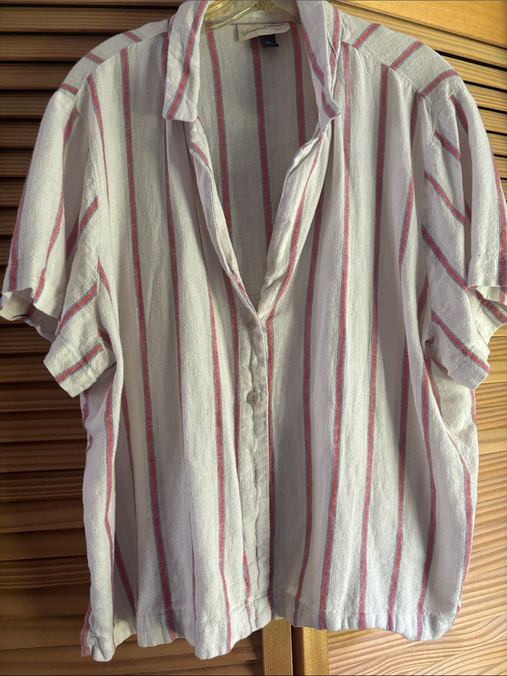 Universal Threads Good Co. White Short-Sleeve Button-Up Shirt with Red Stripes